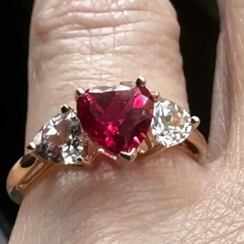 10K Gold Heart Red Stone Ring White Topaz Accent Size 6.75 2.19g